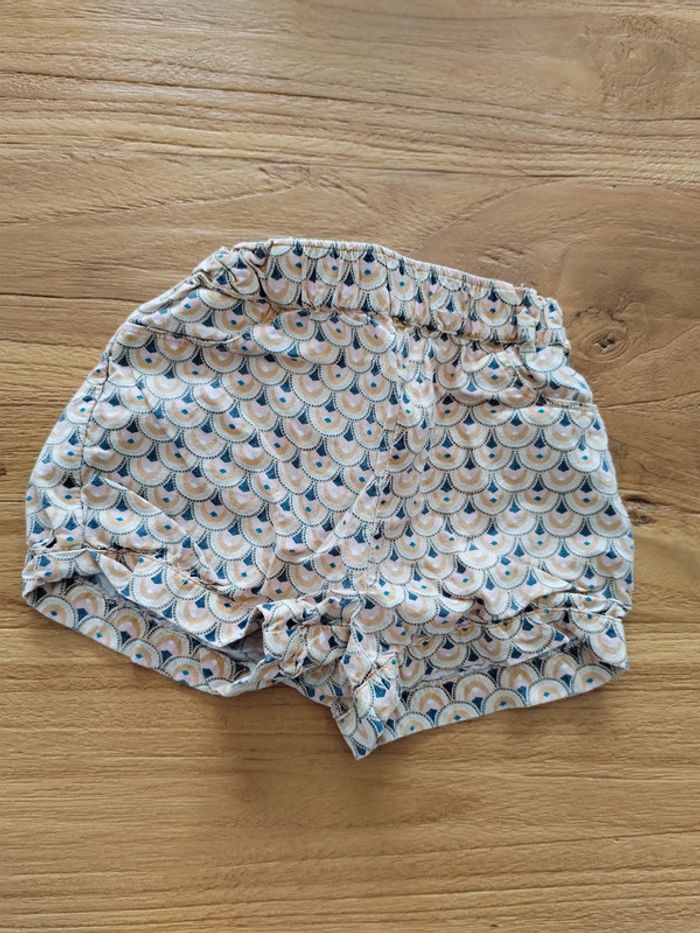 Short fille