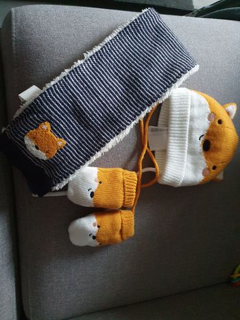 Lot de bonnet echarpe et gant