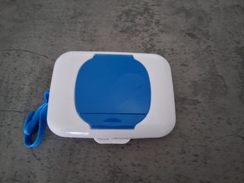 Boîte lingette humide