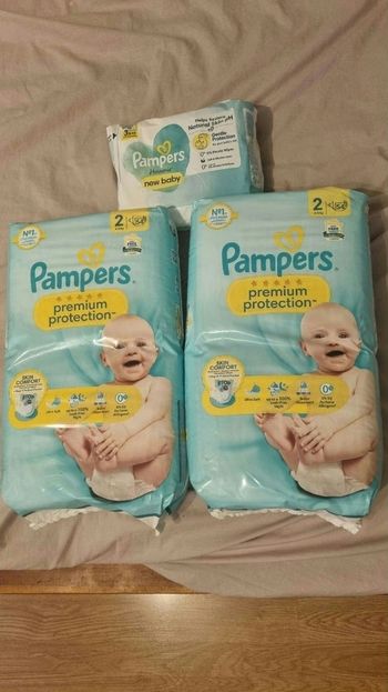 Couches taille 2 et lingettes pampers