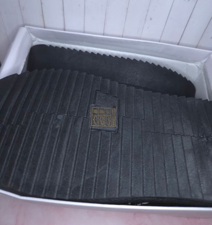 Boots d'hiver noires bottines basses tendances - Taille 36 - Neuves - photo numéro 3