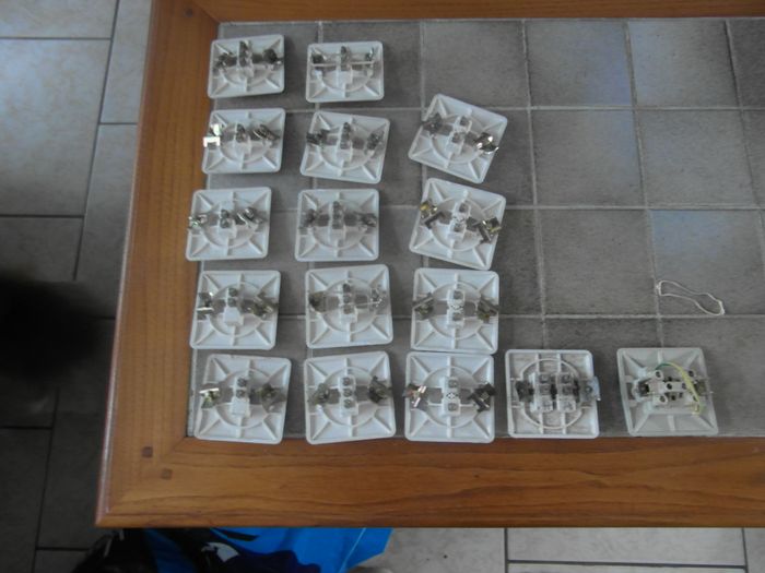 lot 16 interrupteurs - photo numéro 2