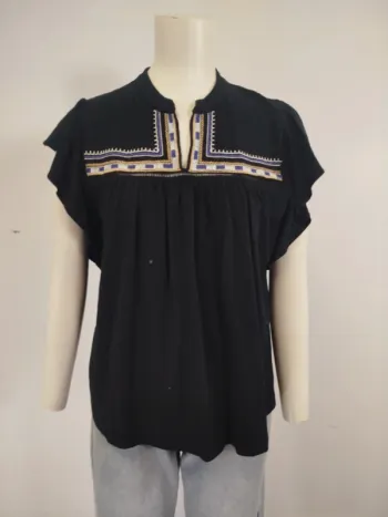 T-shirt noir manches volantes - col V détaillé  A1000