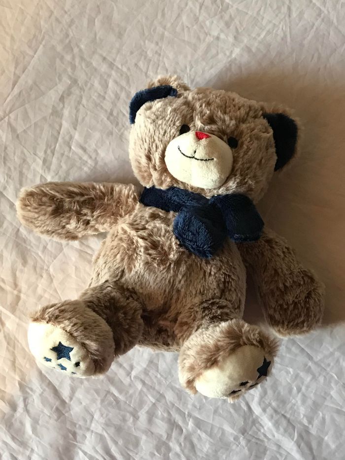 Petit Ourson Brun Ruban Bleu Nuit Etoiles Bleues Nuit Sous Pattes Peluche Petits Enfants Bébés - photo numéro 4