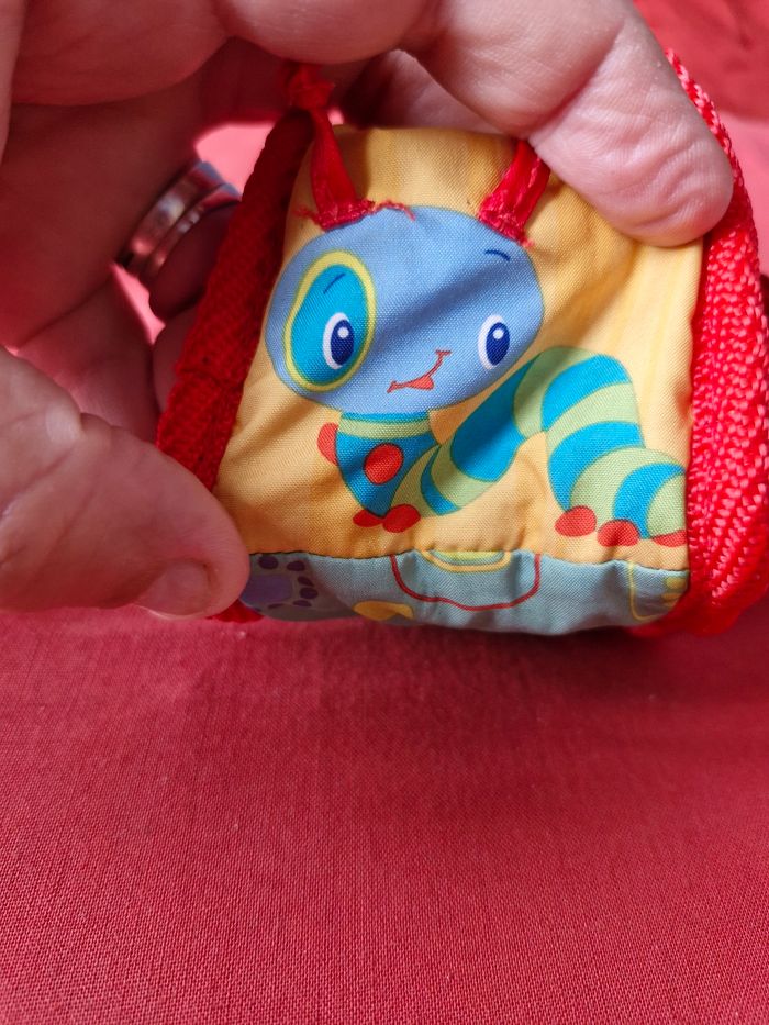 Jouets d'éveil visuel sonore et tactile - photo numéro 9