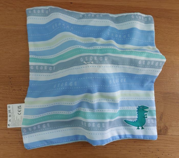 Doudou plat carré cochon bleu Peppa Pig - photo numéro 3