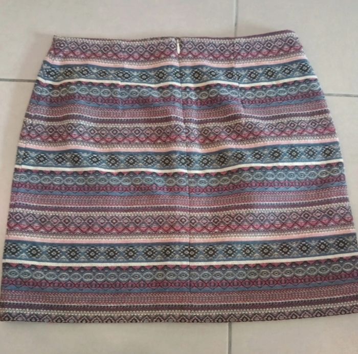 Jupe neuve taille 40 - photo numéro 2