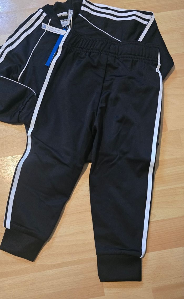 (Neuf non porté) 🏷🤩🥰  superbe survetement ADIDAS unisex 3 ans 🥰🤩 - photo numéro 6