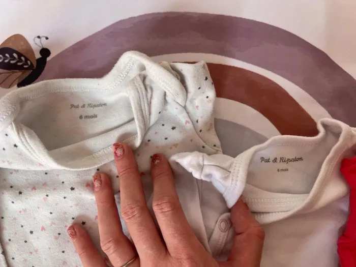 Lot de 4 bodies manches longues pour bébé fille, taille 9 mois. - photo numéro 4
