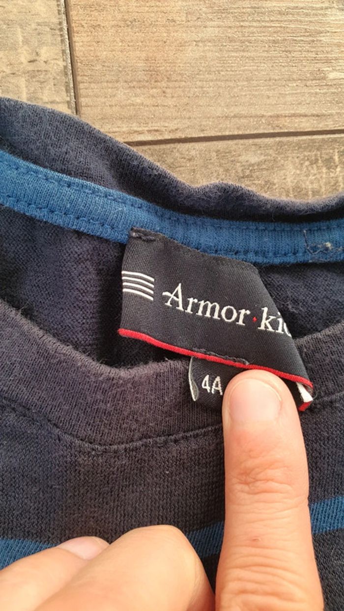 T-shirt armor kid 4 ans en très bon état - photo numéro 2