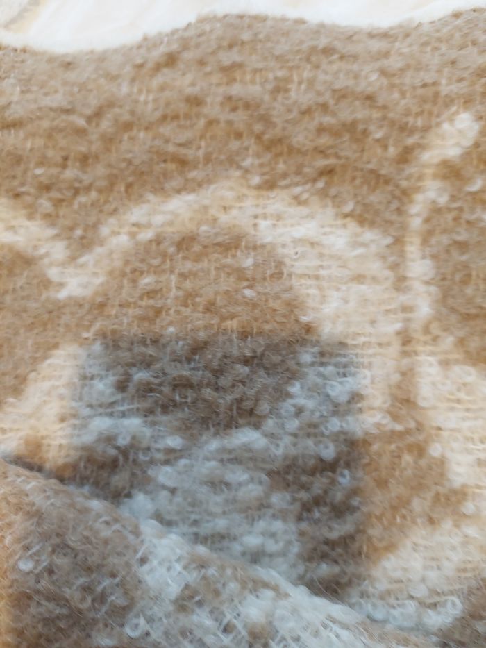 Echarpe coach réversible marron et crème - photo numéro 4