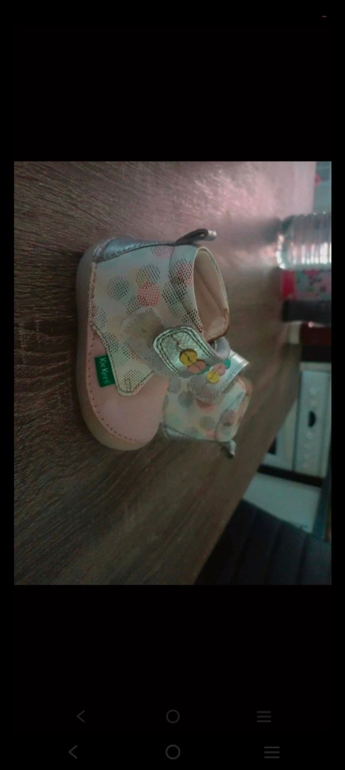 Chaussure neuve juste petit défaut