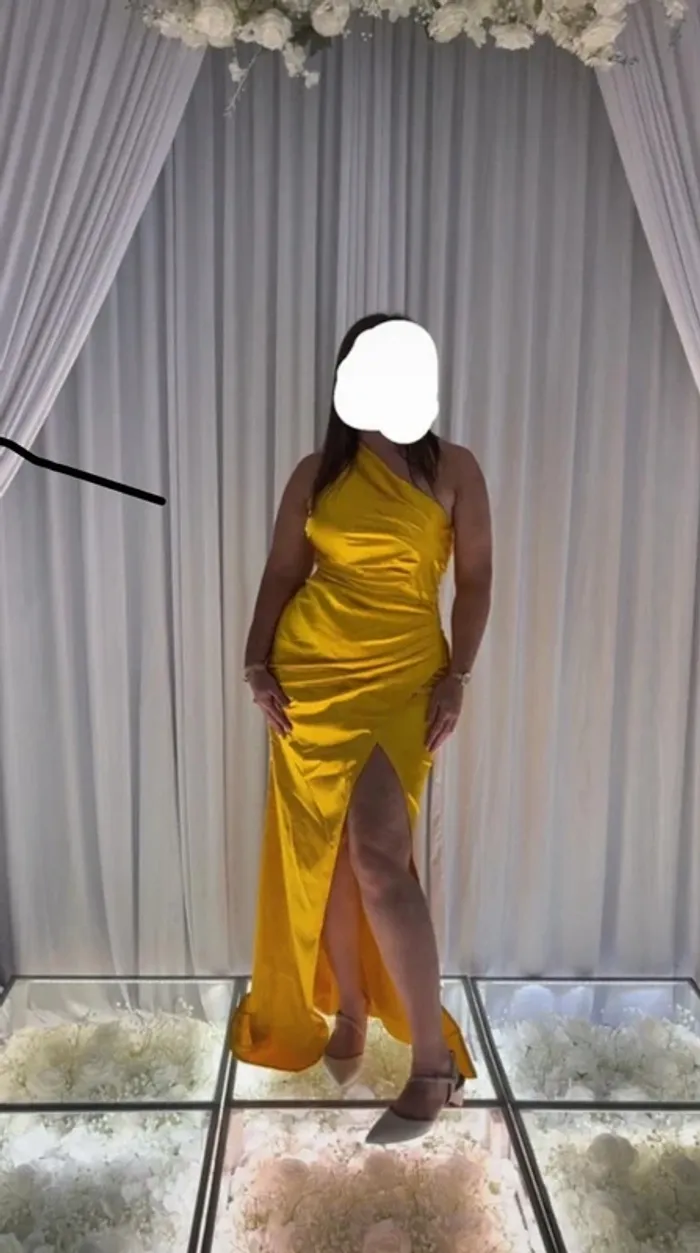 Jolie robe longue femme jaune cérémonie Ladyce SHein XL Portée 4h quelques accrocs légers