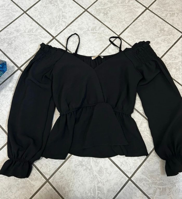 Blouse noire épaules dénudées – Passion – Taille unique - Neuve sans étiquette