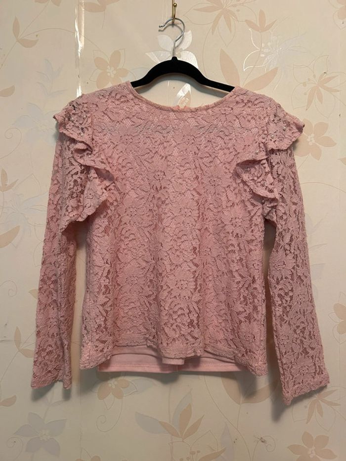 Blouse romantique couleur rose en dentelle