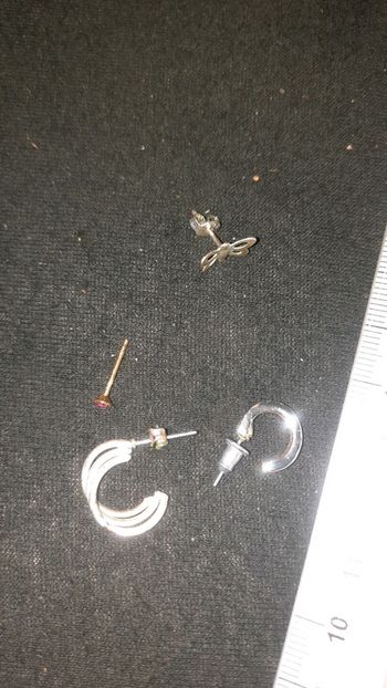 4 boucle d'oreilles seul