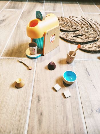 🍵Jeu d'imitation - Dinette en bois -Cafetière expresso avec accessoires - marque Djeco 