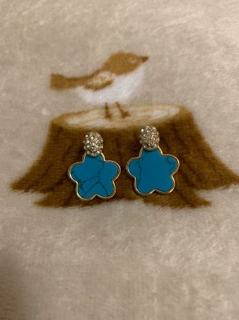 Boucles d’oreilles fleurs bleues effet marbré