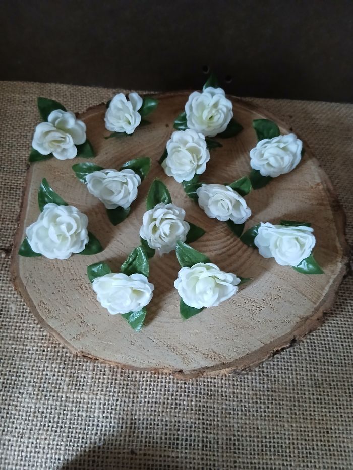 Lot de 73 petites rose blanche artificielle