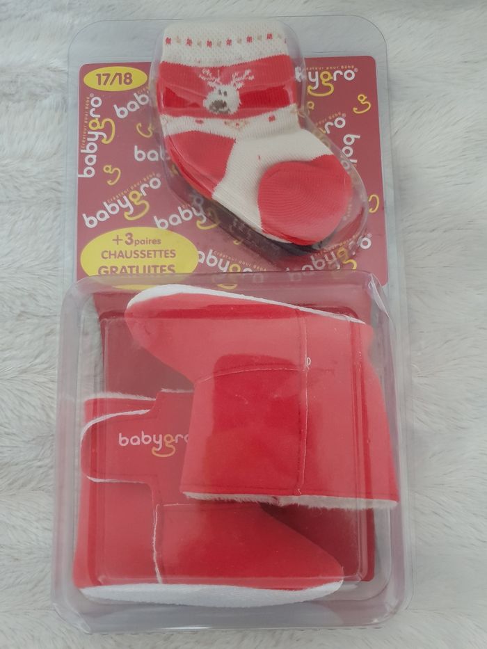 Coffret chaussons et chaussettes Babygro NEUF