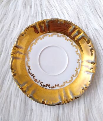 Soucoupe en porcelaine vintage coloris blanc et or