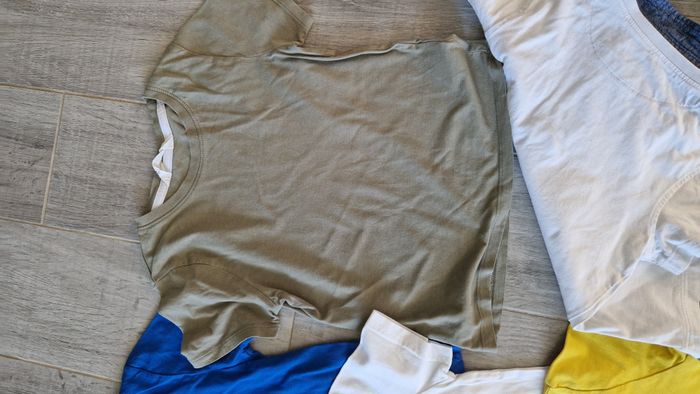 Lot de 6 tee shirts manche courtes. Taille 5 ans. - photo numéro 4