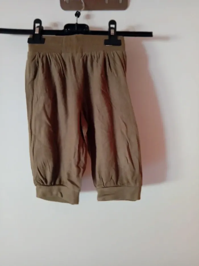 Joli pantalon léger kaki. 4 ans - photo numéro 5