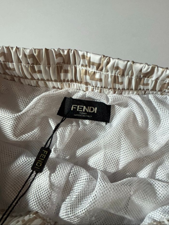 Short fendi neuf avec étiquette - photo numéro 5