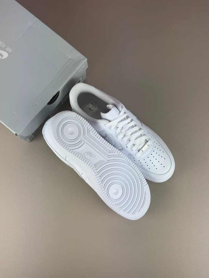 Nike Air Force 1 Low '07 Blanche 41 - photo numéro 6