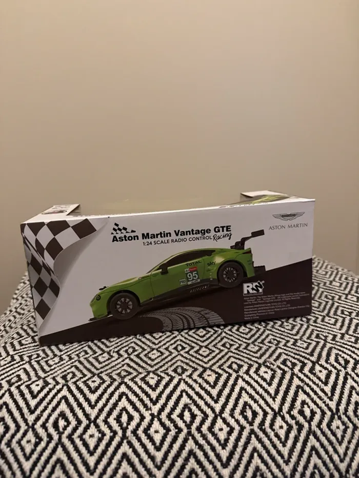 WDK- Voiture télécommandé Aston Martin Vantage GTE 2,4Ghz RTR 1/24 ème - 6 ans et + - photo numéro 2