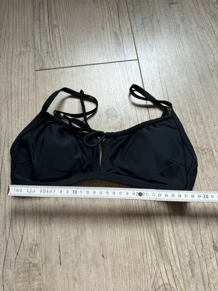 Haut de maillot noir froncé à découpe cut out - photo numéro 7