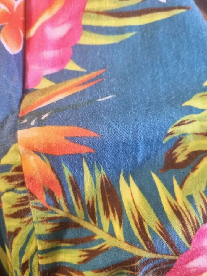 Belle jupe crayon Guess Tropical avec ceinture integrée S - photo numéro 10
