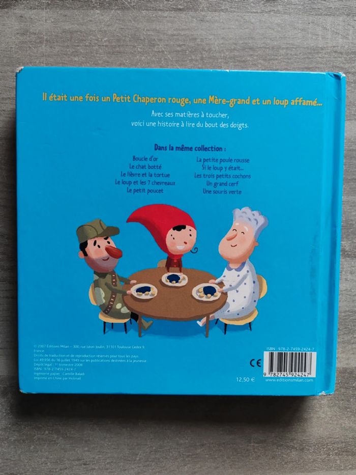Livre une histoire a toucher le petit chaperon rouge - photo numéro 2
