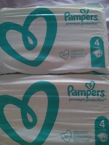 Lot de 6 paquets de couches bébé Pampers premium protection taille 4