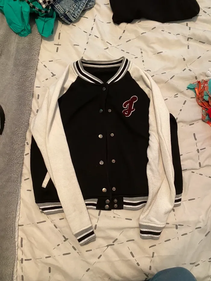 Veste noir et blanche