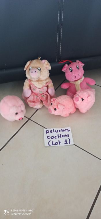 Lot de peluches cochon