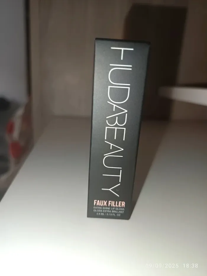 Gloss extra brillant faux filler Huda beauty