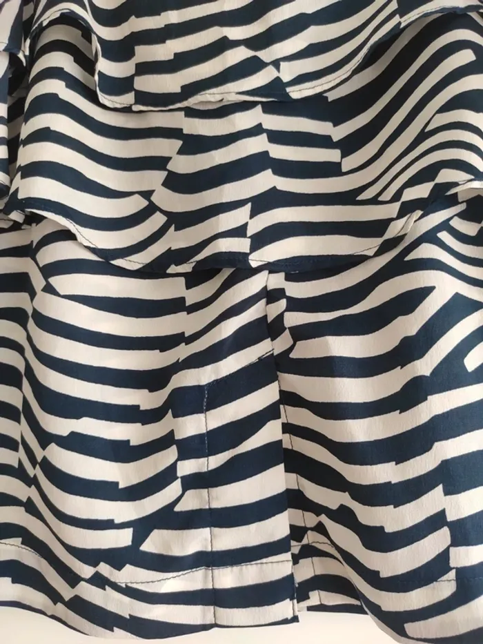 Petite jupe courte volantée zébrée bleu et blanc - Drop Sauvage - photo numéro 9