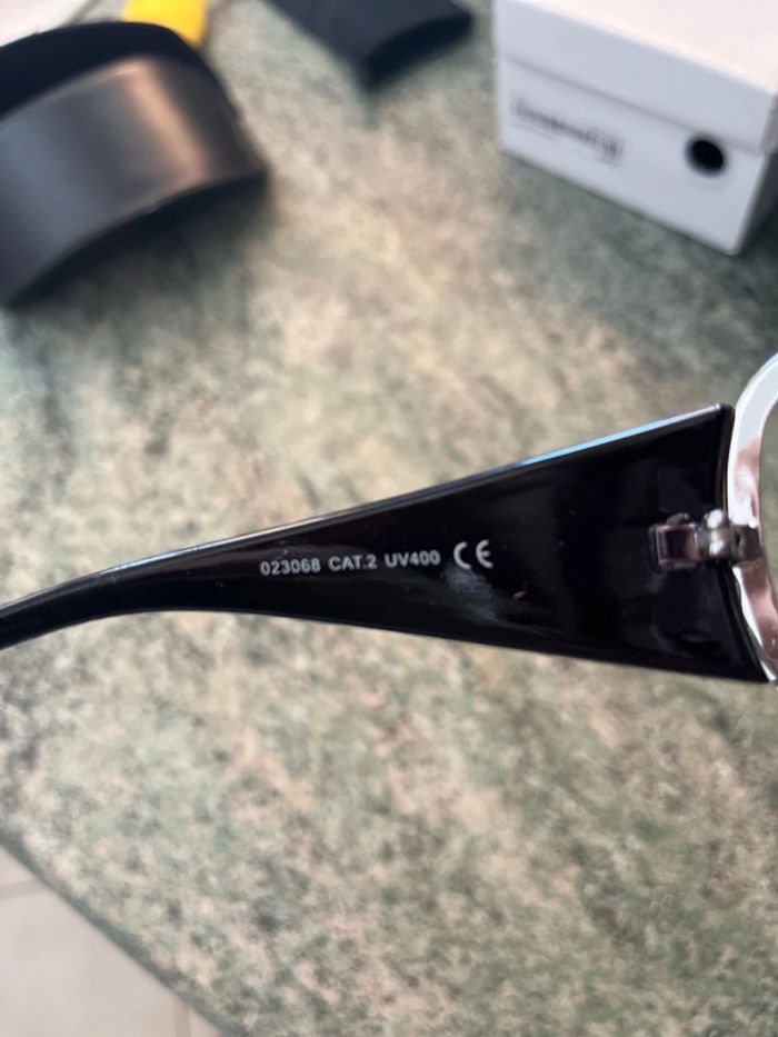 Lunette de soleil - photo numéro 4