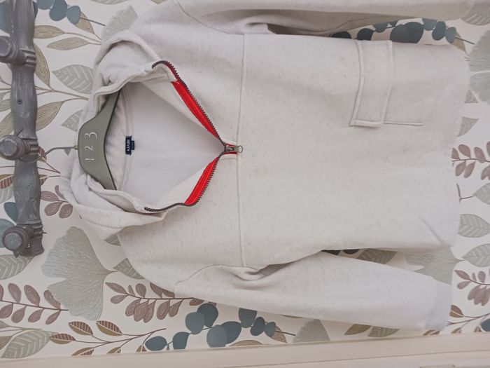 sweat à capuche garççon taille 12 ans