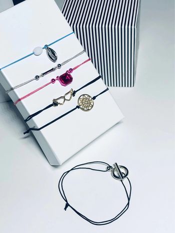 Lot de 6 bracelets neuf