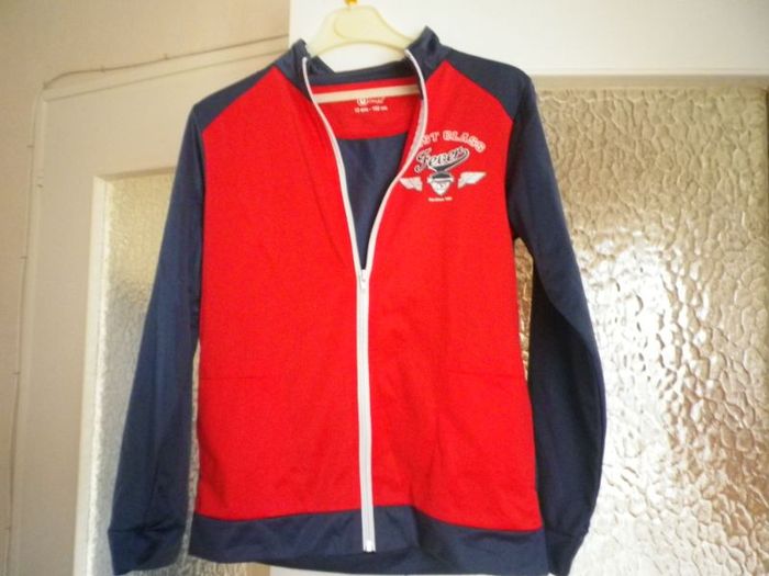 VESTE