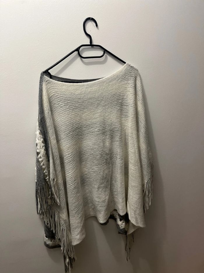 Poncho blanc et gris clair - photo numéro 2