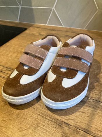 Baskets bout’chou à scratch taille 23