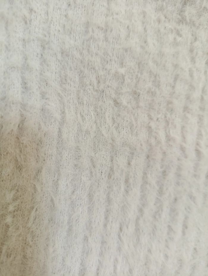 Top doux beige croisé au col, effet mohair manches longues - photo numéro 3