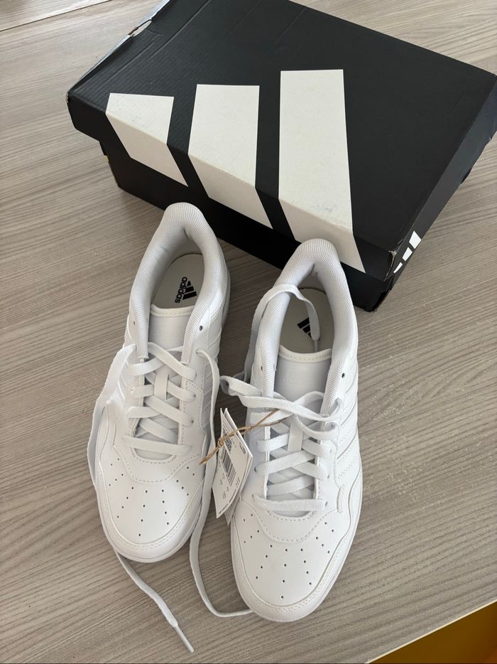 Baskets adidas neuve taille 40