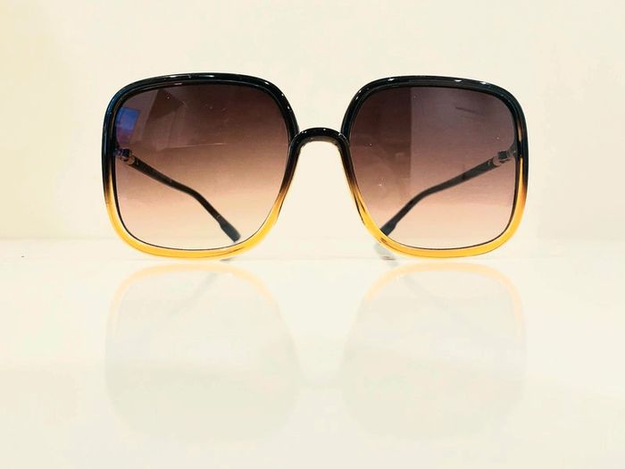 Lunette de soleil femme carrée marron dégradés UV protection catégorie 3 - photo numéro 2