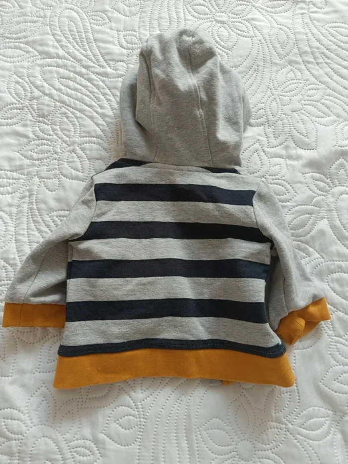 Lot sweat capuche + t-shirt naissance - 1 mois - photo numéro 5