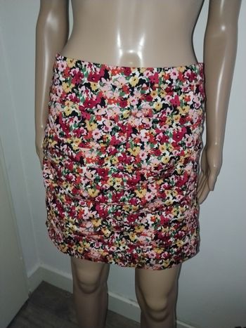 Jupe Stradivarius taille L fleurie 