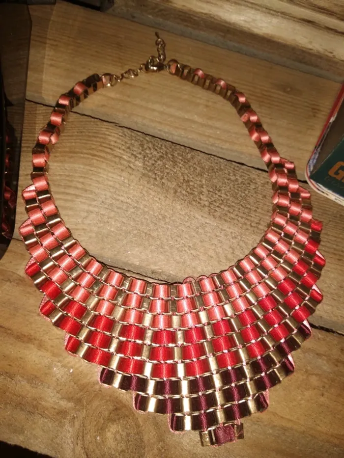 Collier tons rose